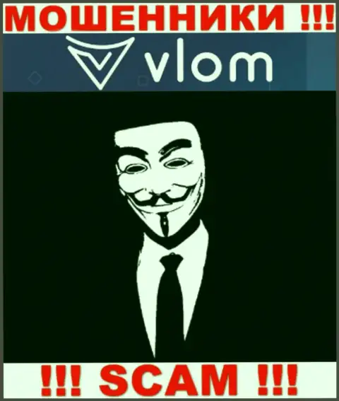 Сведений о прямых руководителях компании Влом Ком нет - следовательно довольно опасно работать с данными интернет-кидалами