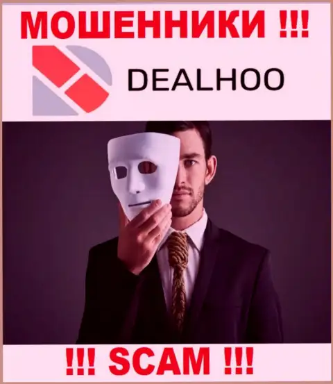 В дилинговой компании DealHoo грабят наивных людей, требуя отправлять деньги для оплаты комиссии и налога